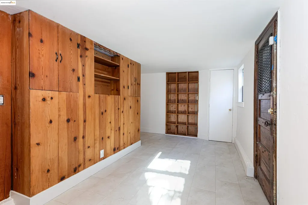 7601 Holly Street Oakland CA 94621