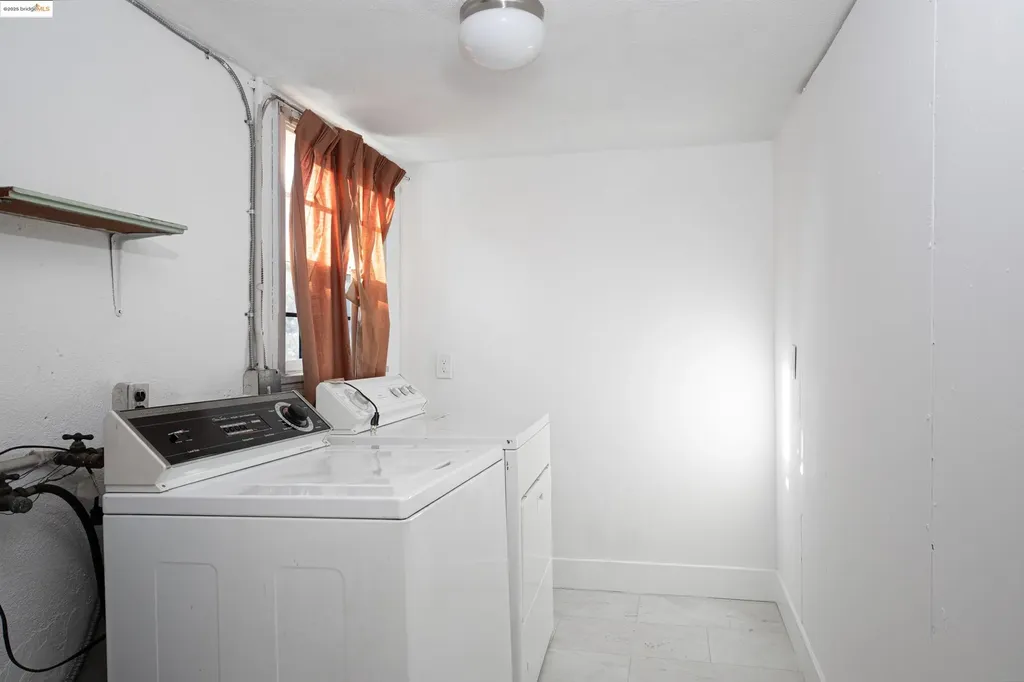 7601 Holly Street Oakland CA 94621