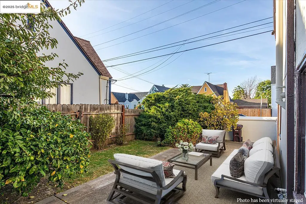 7601 Holly Street Oakland CA 94621