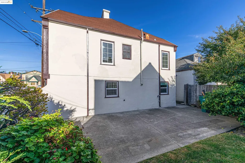 7601 Holly Street Oakland CA 94621