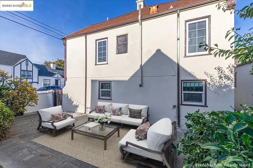 7601 Holly Street Oakland CA 94621