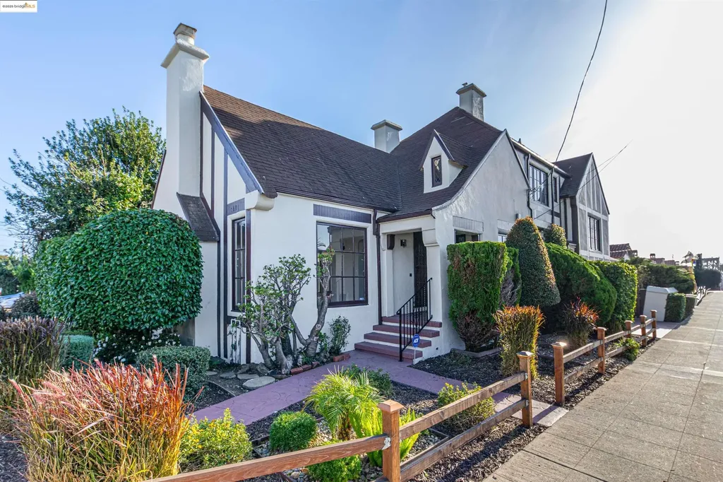 7601 Holly Street Oakland CA 94621