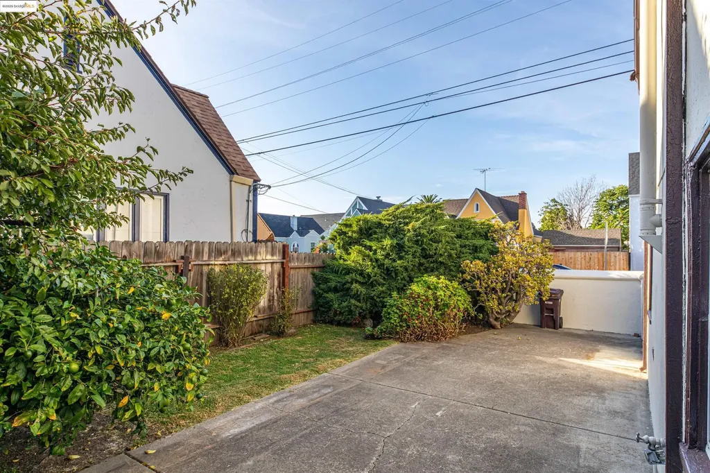 7601 Holly Street Oakland CA 94621