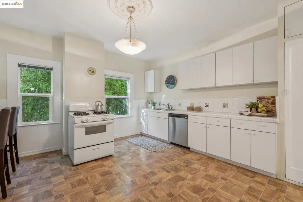 558 58th Street Oakland CA 94609