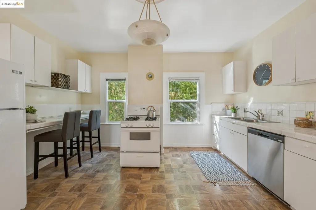 558 58th Street Oakland CA 94609