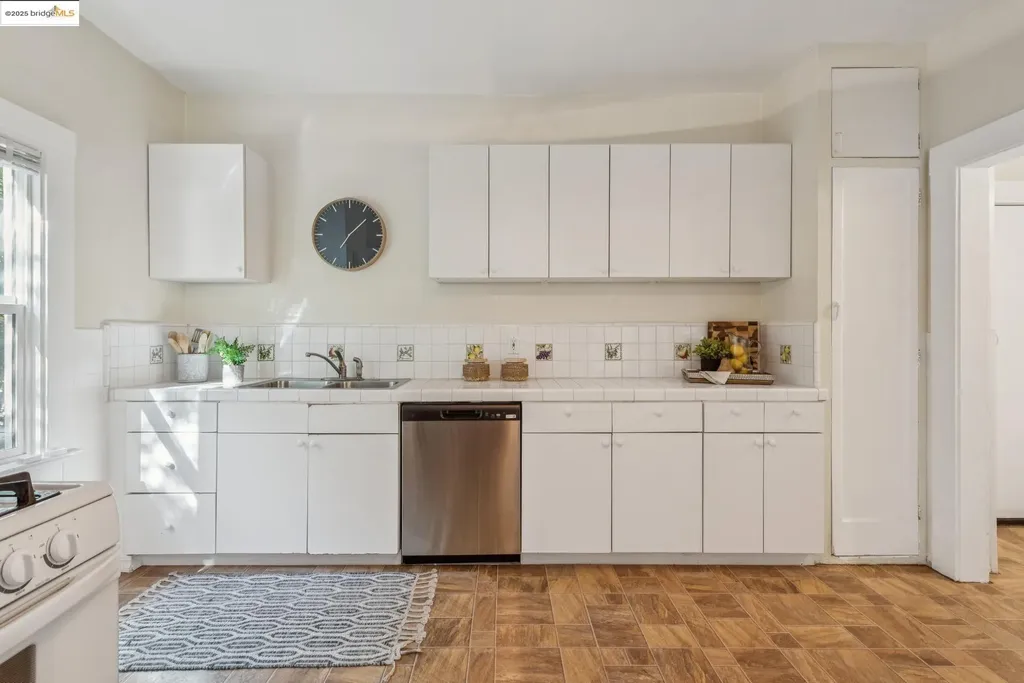 558 58th Street Oakland CA 94609