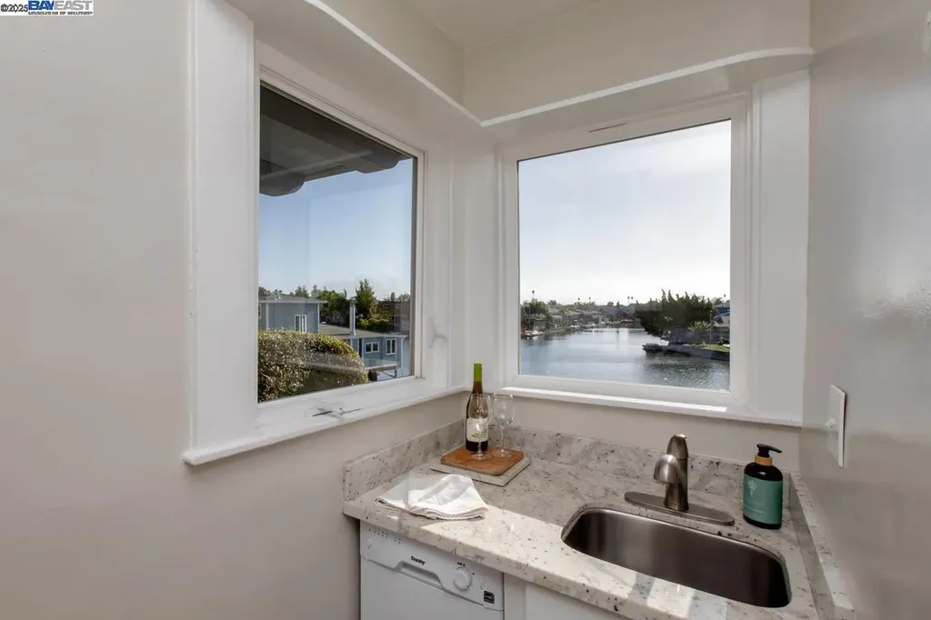 2000 Clinton Avenue Alameda CA 94501