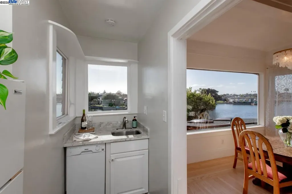 2000 Clinton Avenue Alameda CA 94501