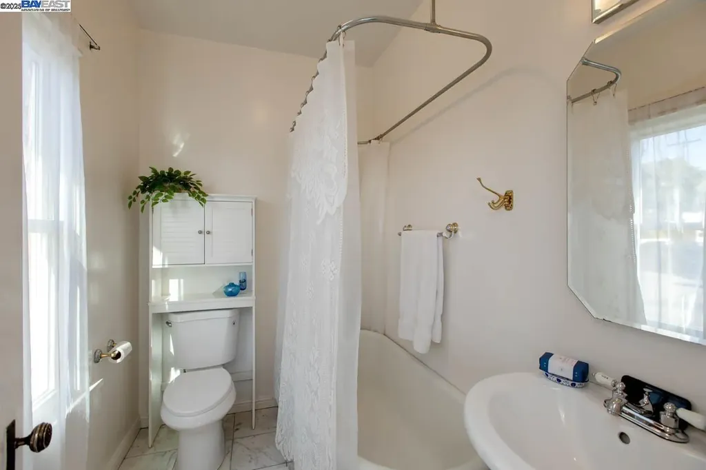 2000 Clinton Avenue Alameda CA 94501