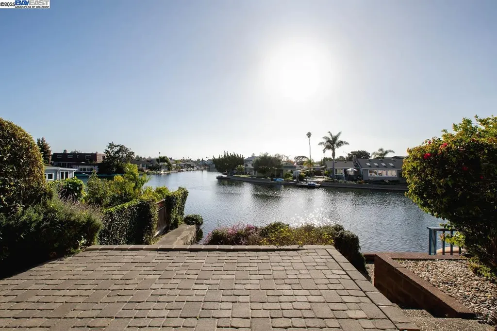 2000 Clinton Avenue Alameda CA 94501