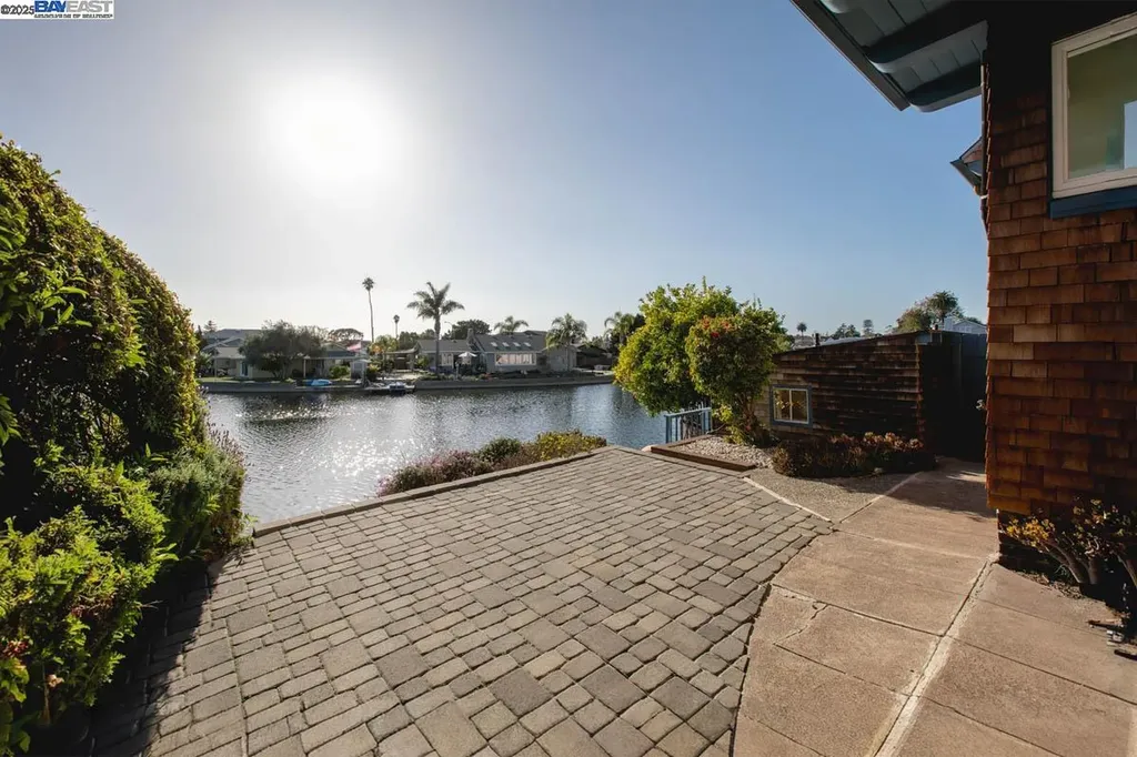 2000 Clinton Avenue Alameda CA 94501