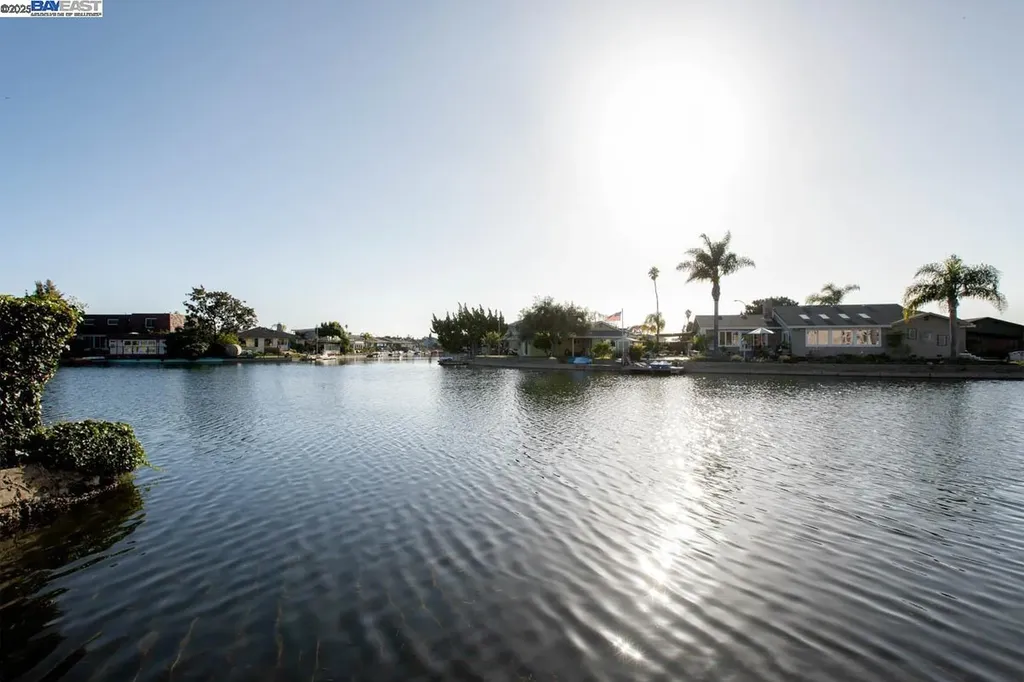 2000 Clinton Avenue Alameda CA 94501