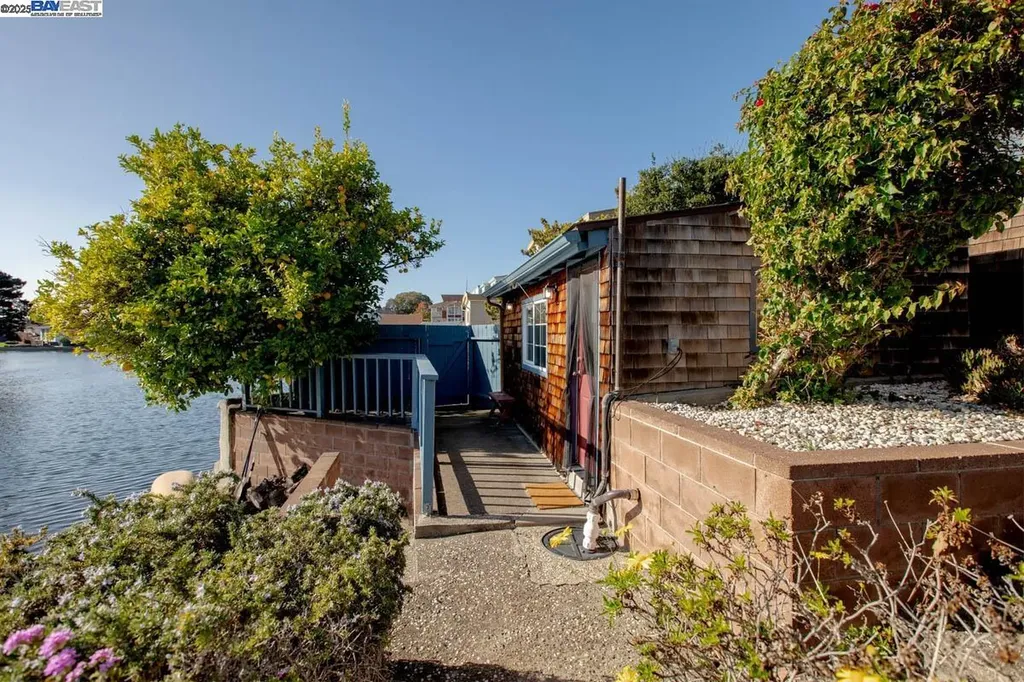 2000 Clinton Avenue Alameda CA 94501