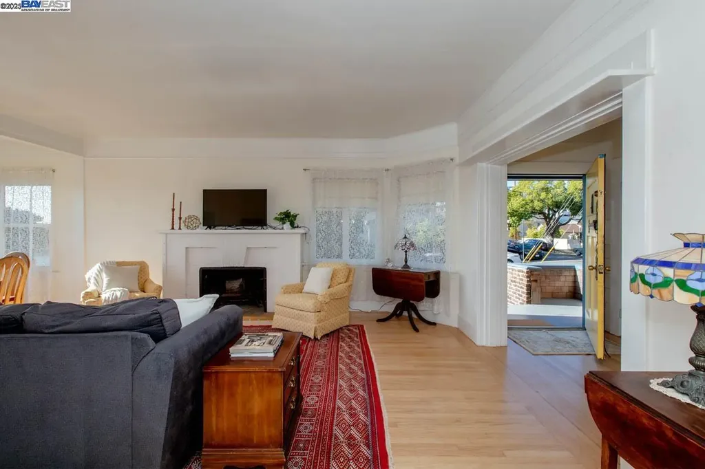 2000 Clinton Avenue Alameda CA 94501