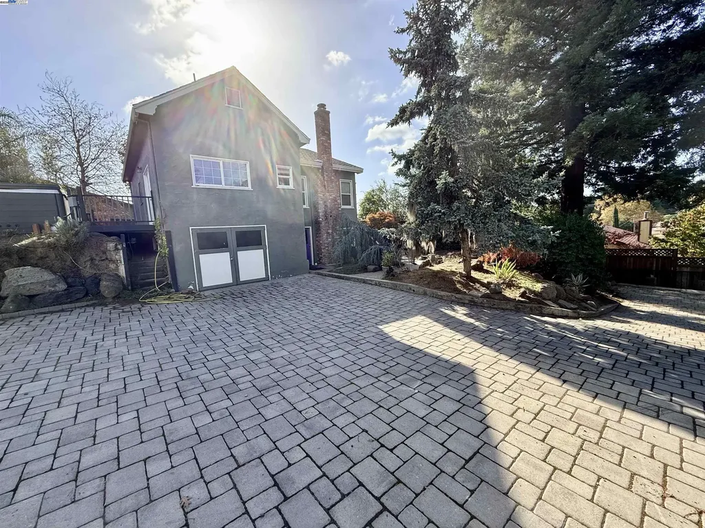18338 Redwood Road Castro Valley CA 94546
