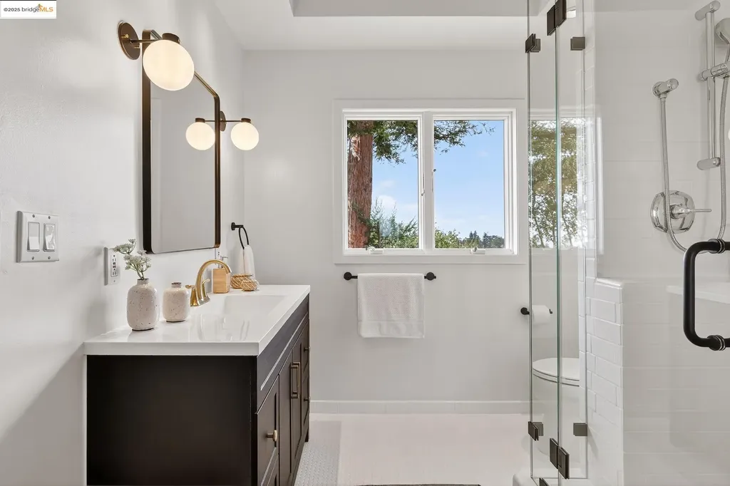 5973 Rincon Drive Oakland CA 94611