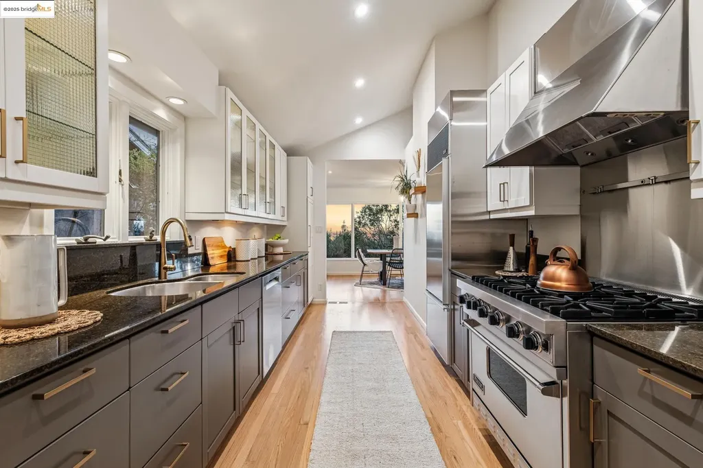 5973 Rincon Drive Oakland CA 94611