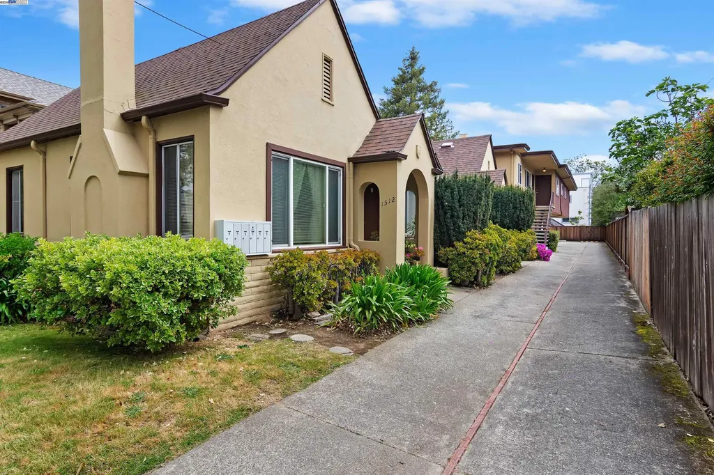 Alameda CA, 1512 Mozart Street