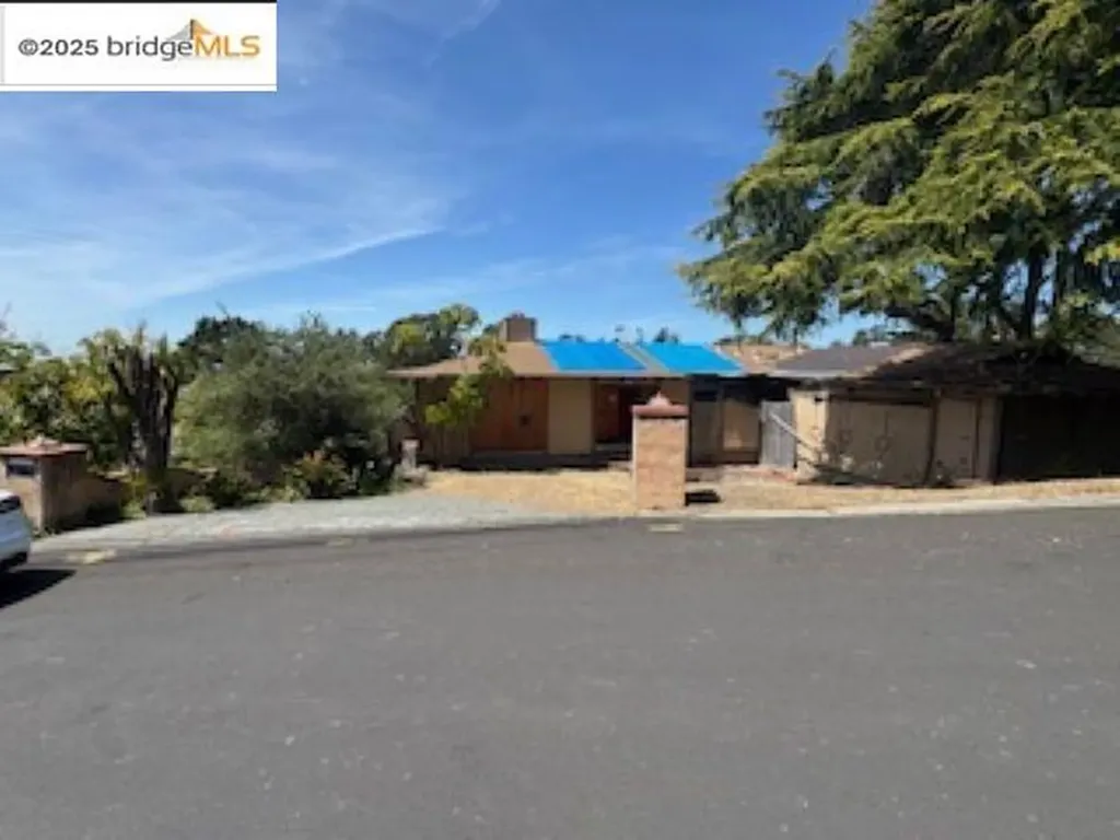 11201 Lochard Street Oakland CA 94605