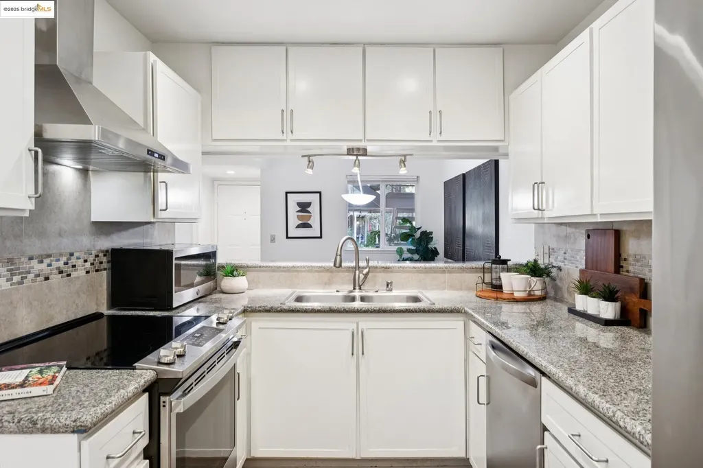 760 Canyon Oaks Drive Oakland CA 94605