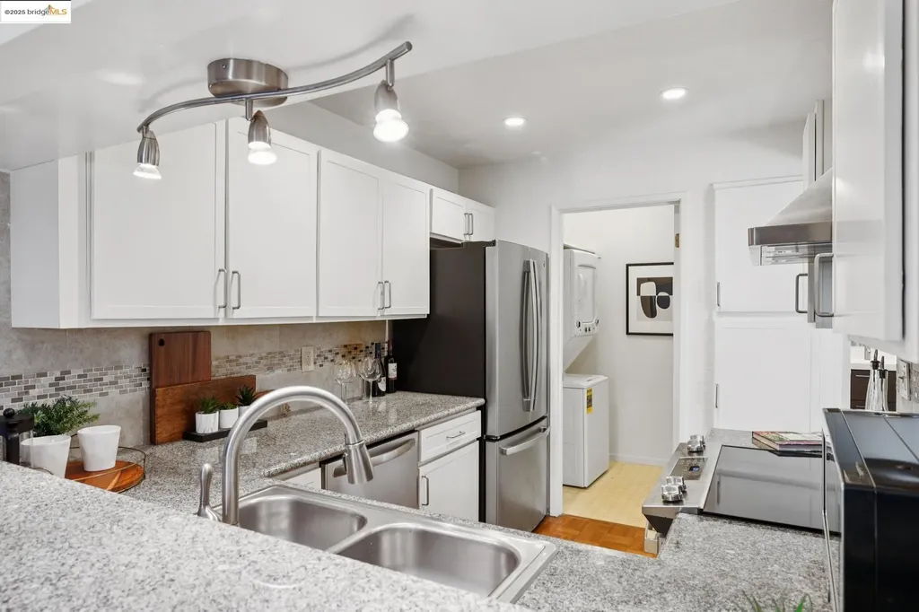 760 Canyon Oaks Drive Oakland CA 94605