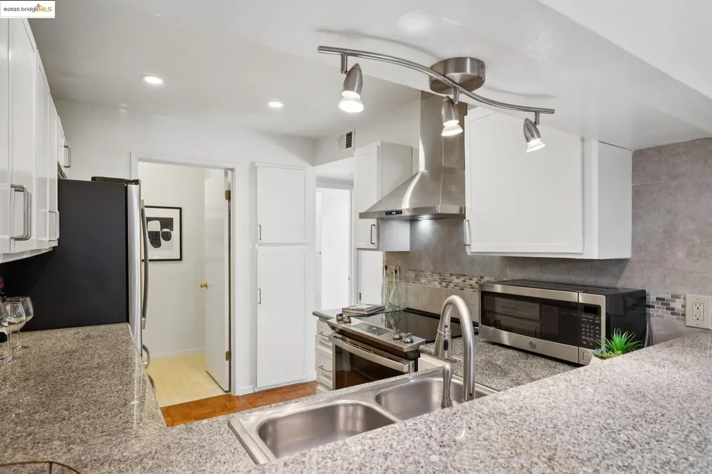 760 Canyon Oaks Drive Oakland CA 94605