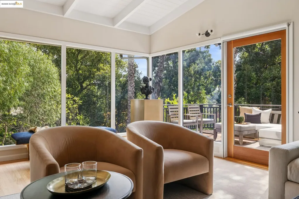 1297 Sunnyhills Road Oakland CA 94610