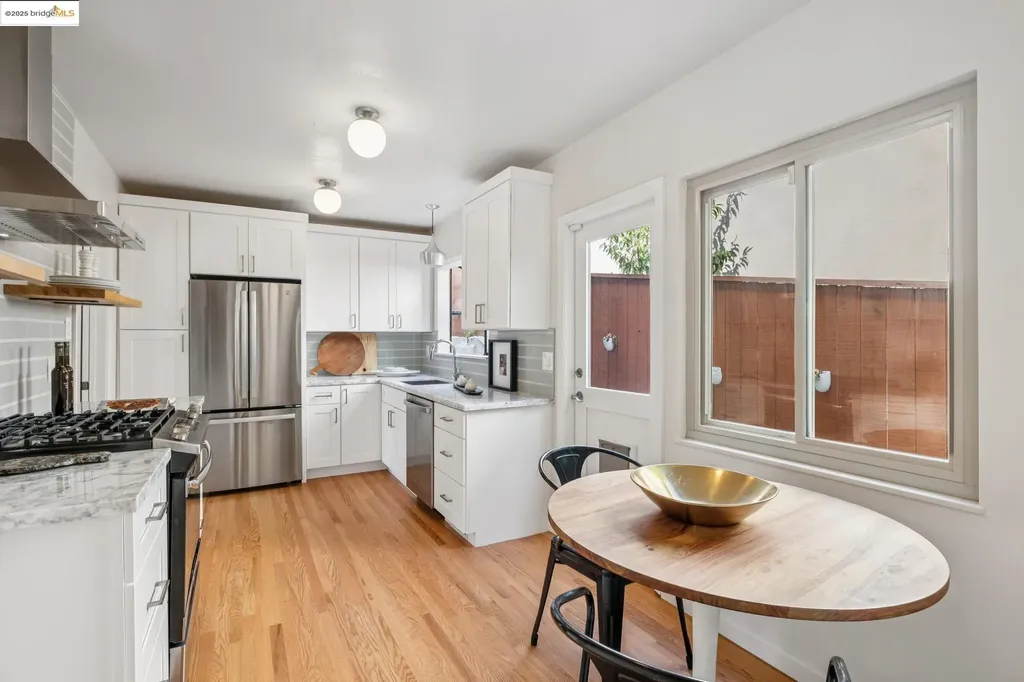 1297 Sunnyhills Road Oakland CA 94610