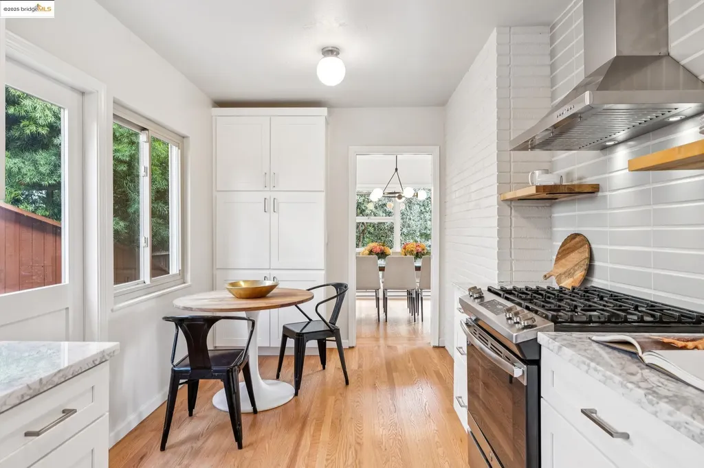 1297 Sunnyhills Road Oakland CA 94610