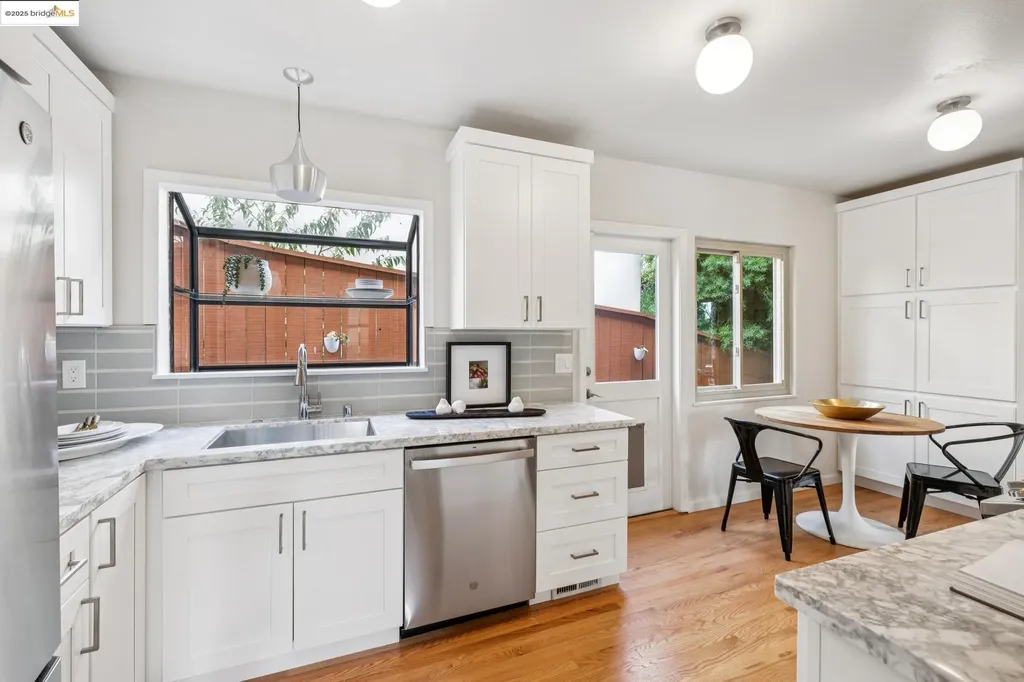 1297 Sunnyhills Road Oakland CA 94610