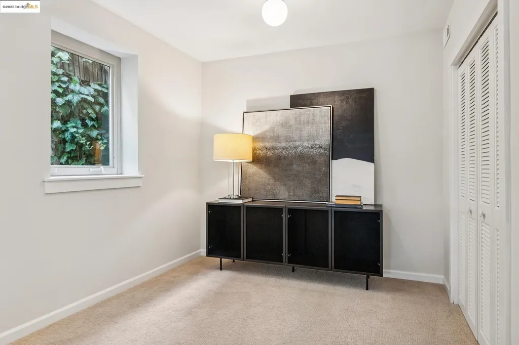 1297 Sunnyhills Road Oakland CA 94610