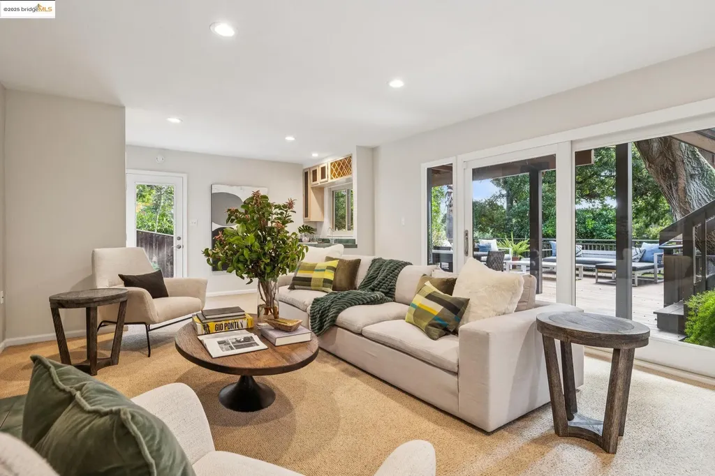 1297 Sunnyhills Road Oakland CA 94610