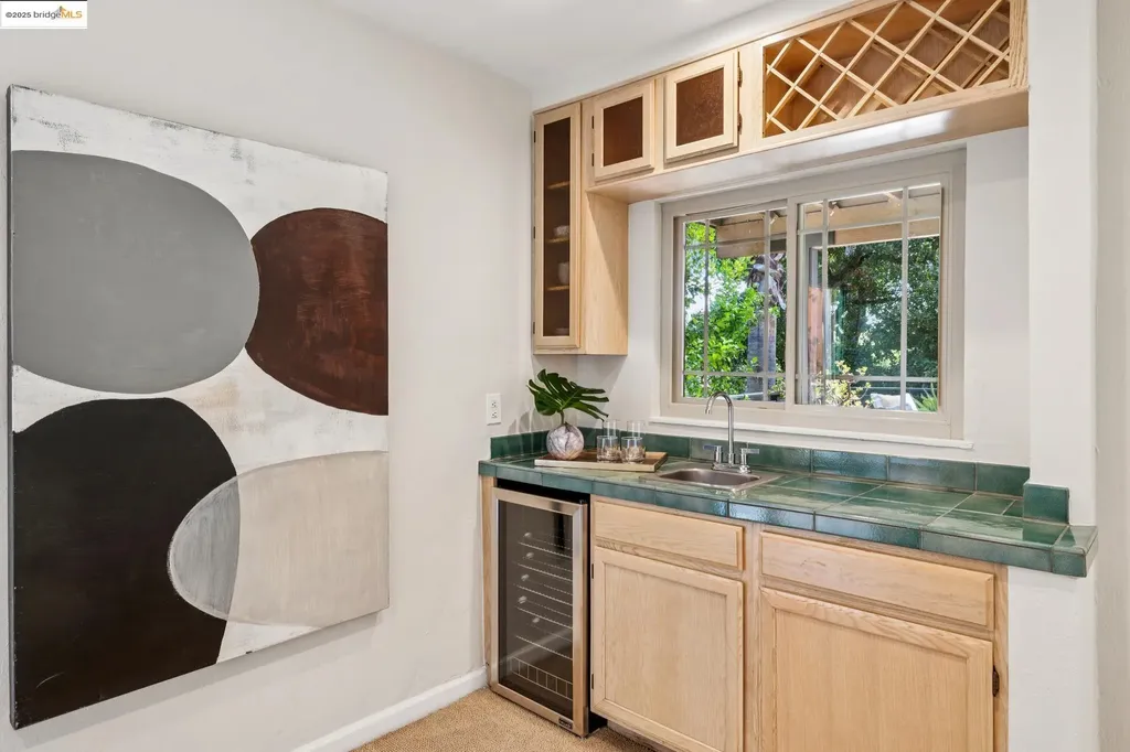 1297 Sunnyhills Road Oakland CA 94610