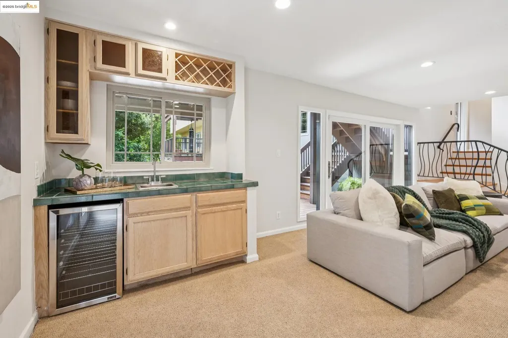 1297 Sunnyhills Road Oakland CA 94610