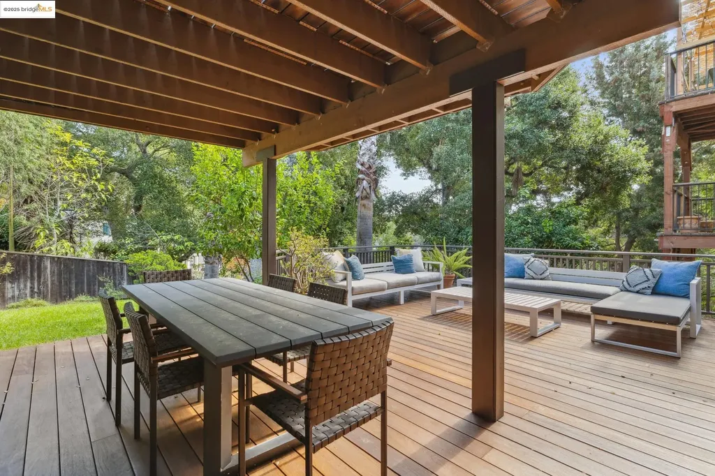 1297 Sunnyhills Road Oakland CA 94610