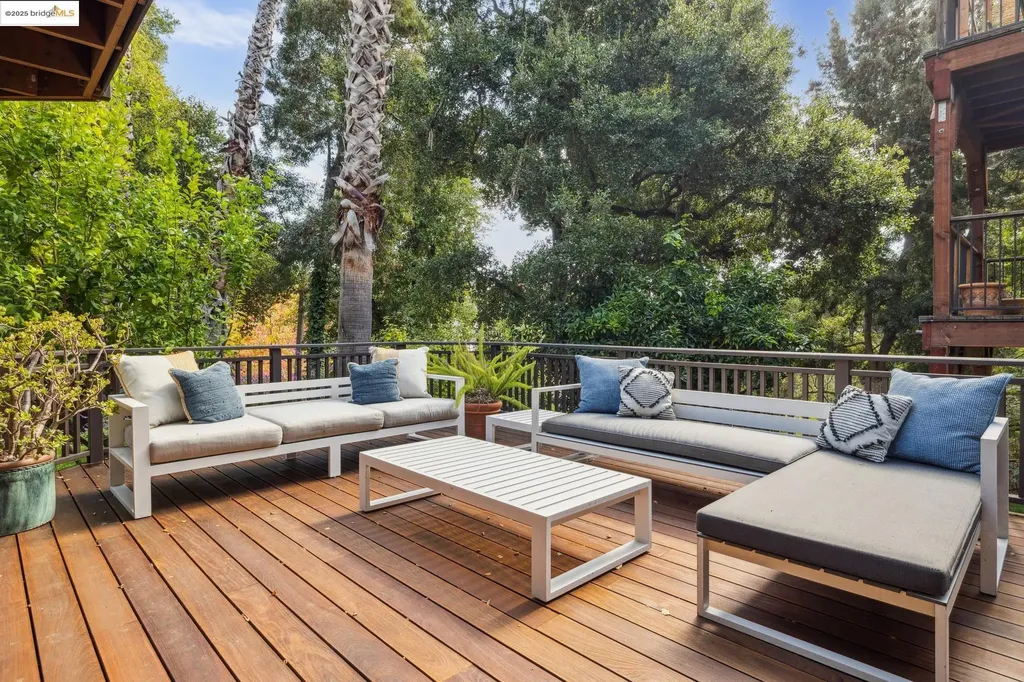 1297 Sunnyhills Road Oakland CA 94610