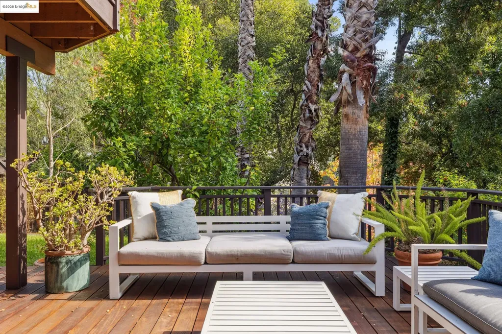 1297 Sunnyhills Road Oakland CA 94610