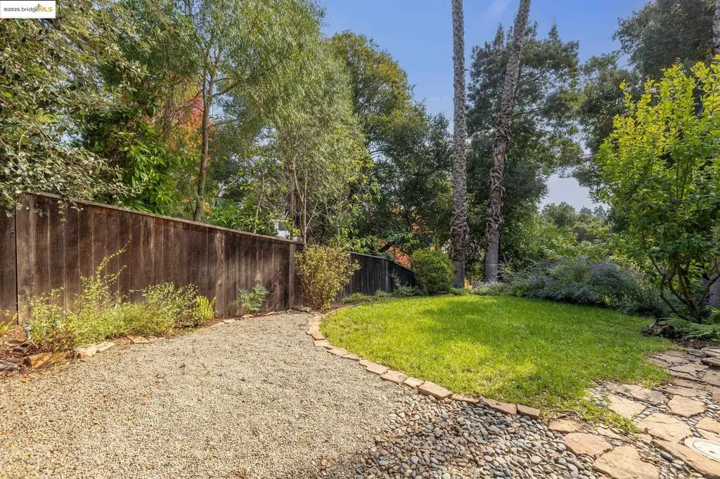1297 Sunnyhills Road Oakland CA 94610