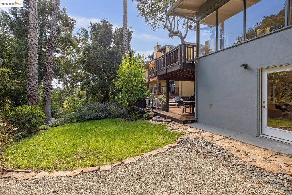 1297 Sunnyhills Road Oakland CA 94610