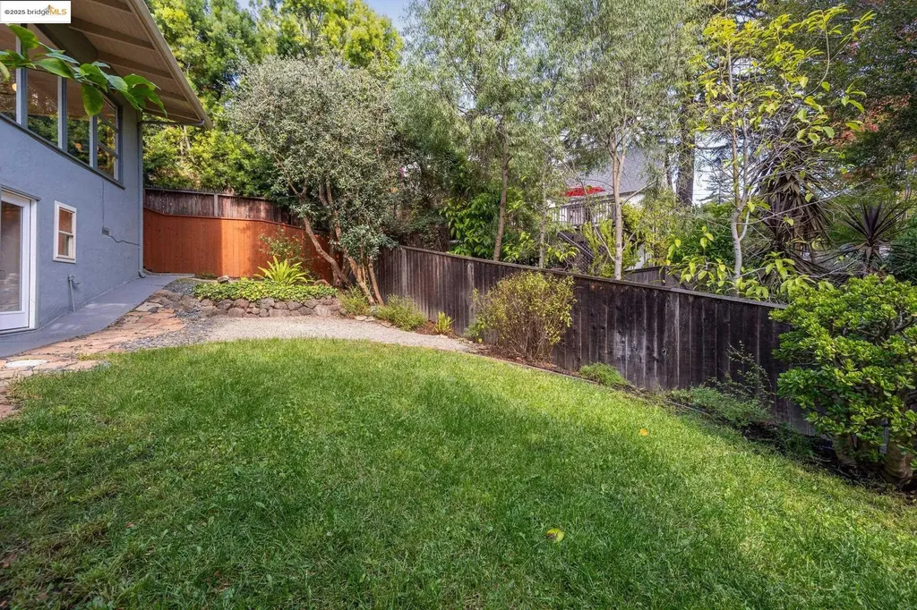 1297 Sunnyhills Road Oakland CA 94610