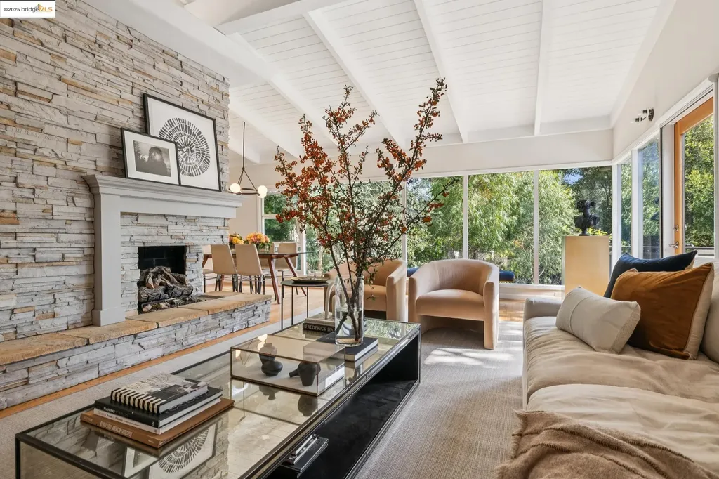 1297 Sunnyhills Road Oakland CA 94610