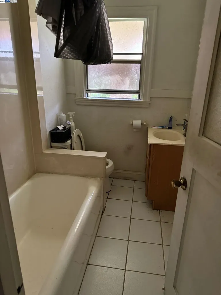 2123 High Street Oakland CA 94601