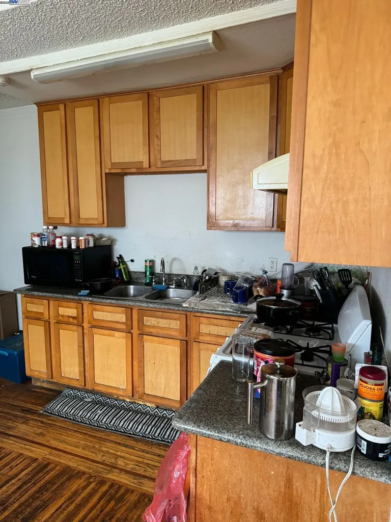 2123 High Street Oakland CA 94601