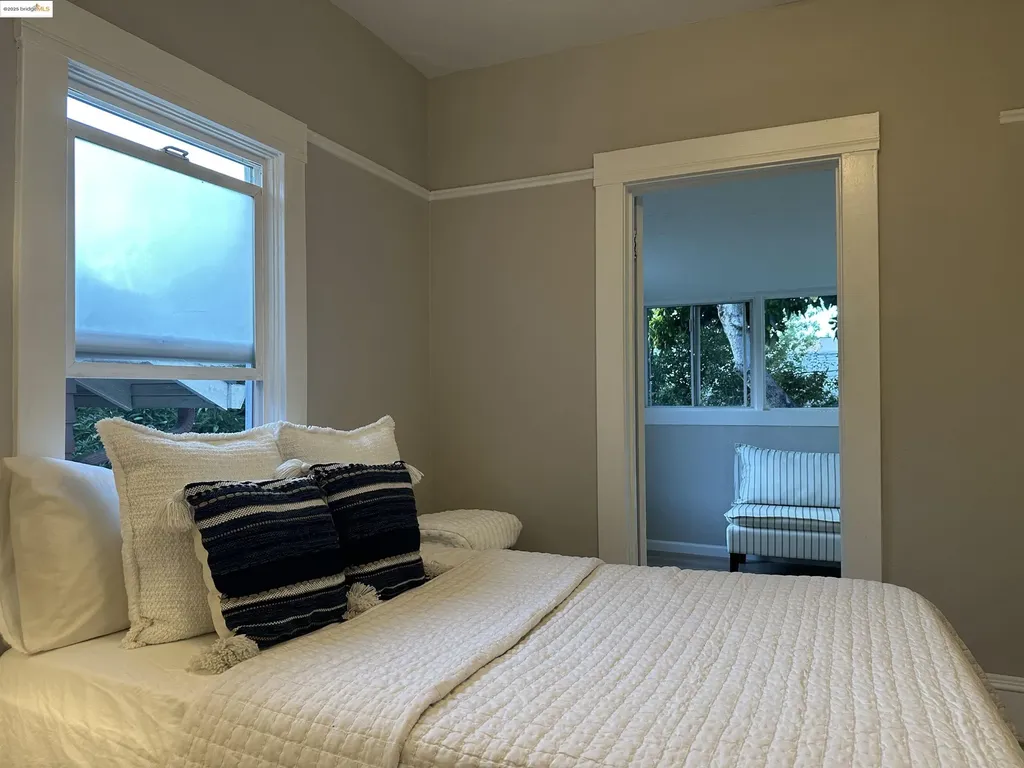 2628 School Street Oakland CA 94602