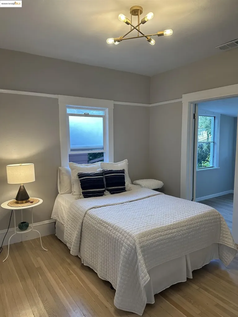 2628 School Street Oakland CA 94602