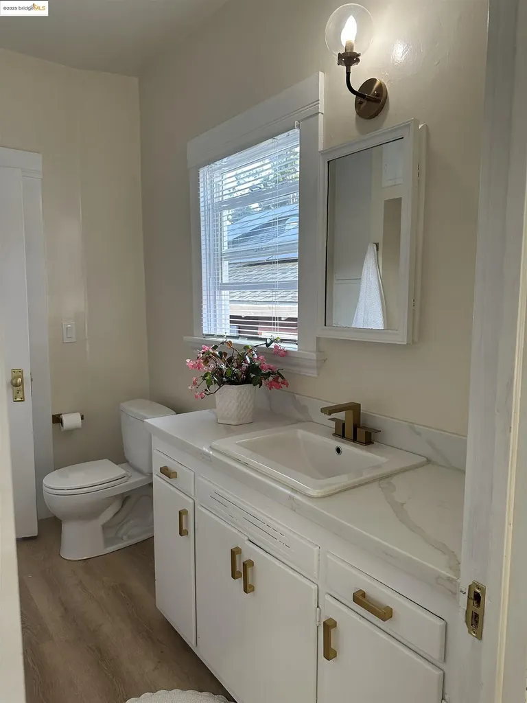 2628 School Street Oakland CA 94602