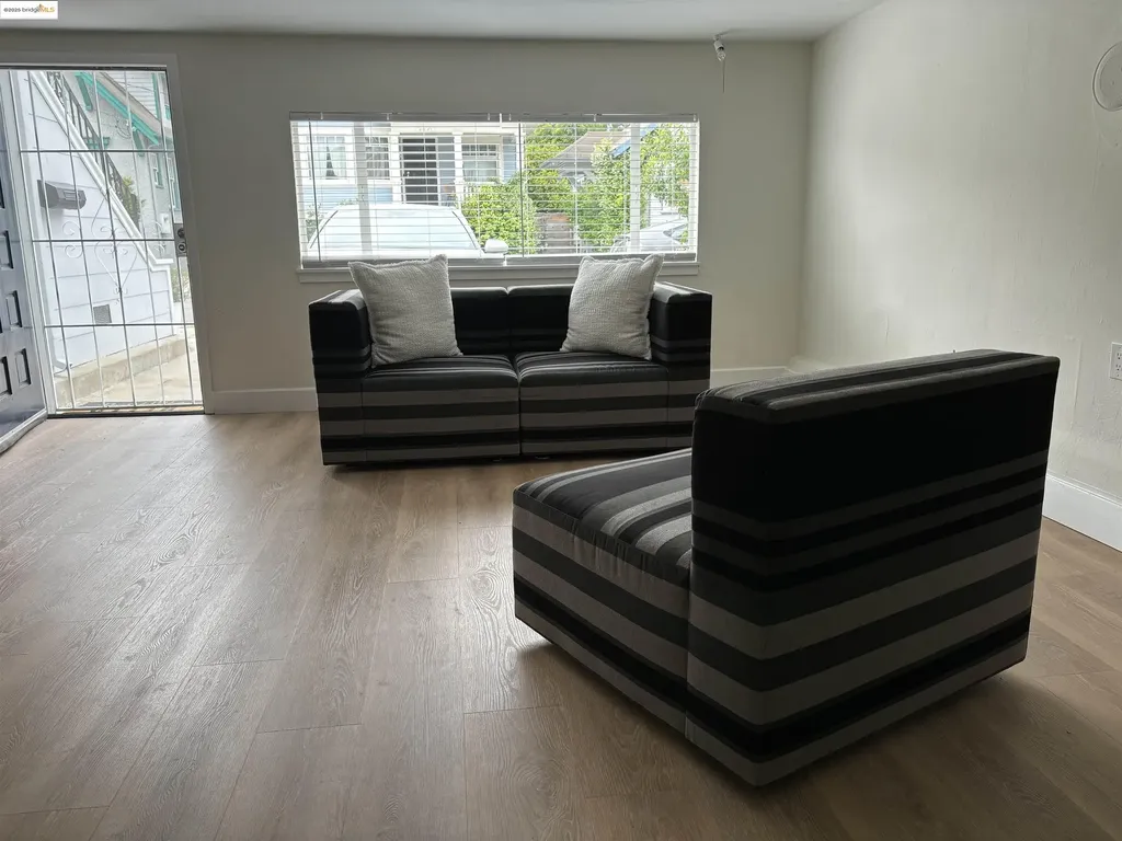 2628 School Street Oakland CA 94602