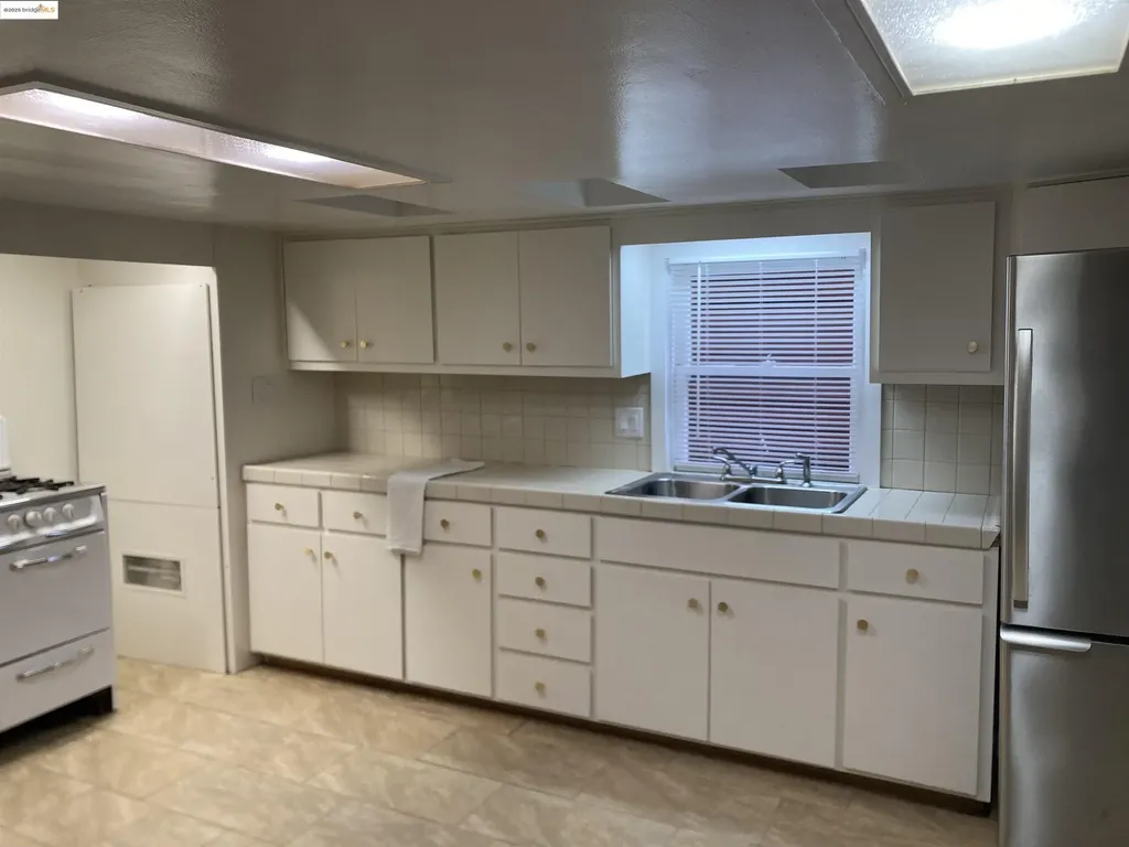 2628 School Street Oakland CA 94602