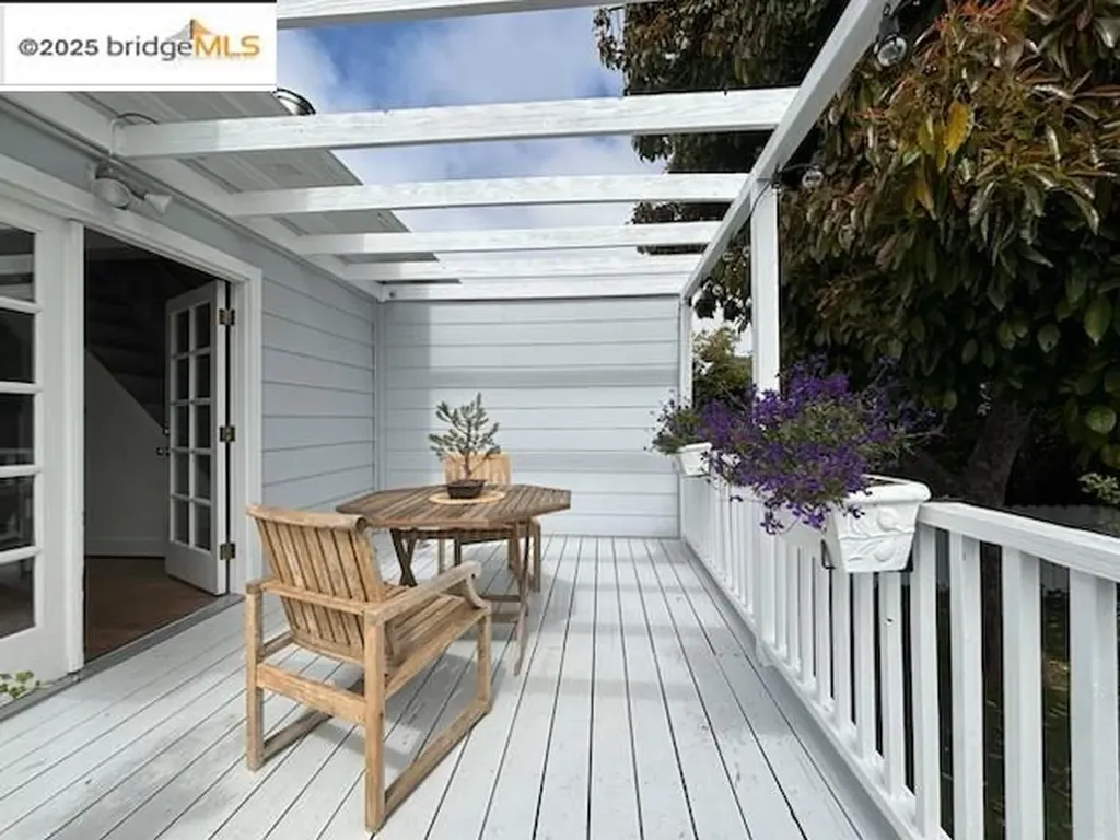 2628 School Street Oakland CA 94602