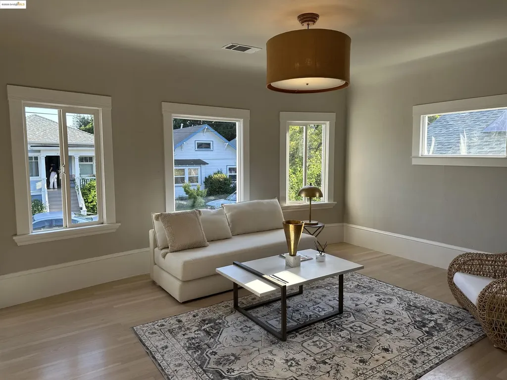 2628 School Street Oakland CA 94602